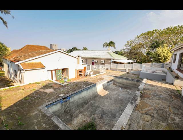 400M² BUILDING FOR SALE IN ESSENWOOD
